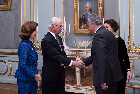 Kungaparet tar emot Greklands ambassadör Dimitrios Touloupas.