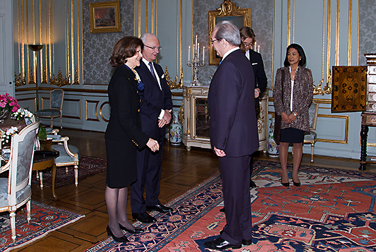 Kungaparet och Ukrainas ambassadör Ihor Sagach. 