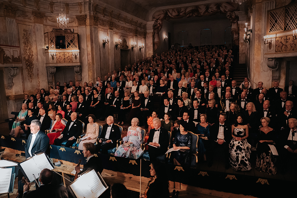 The King and Queen with the Nordic heads of state and their spouses in the front row. 