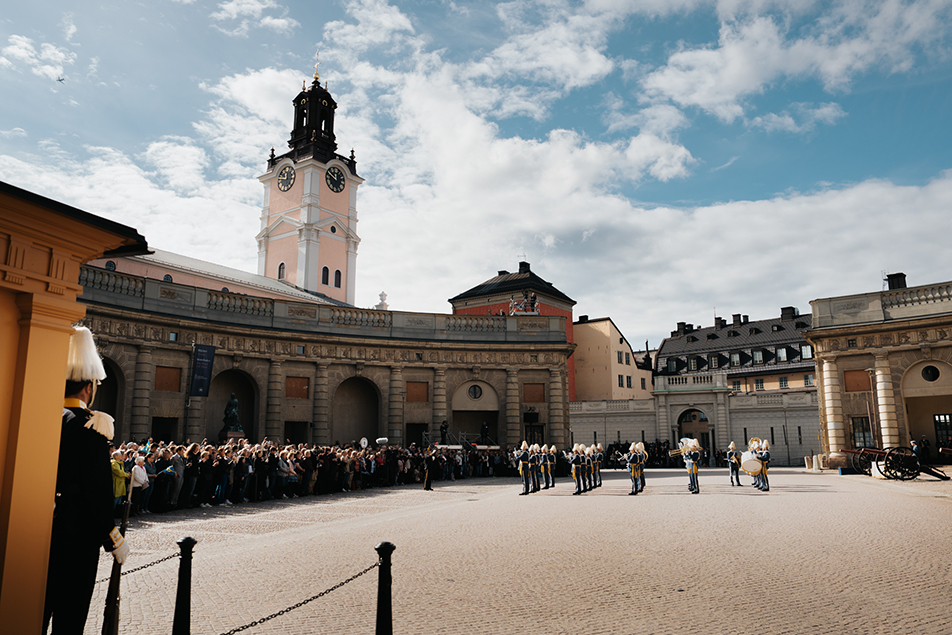 The changing of the guard in the Outer Courtyard. 
