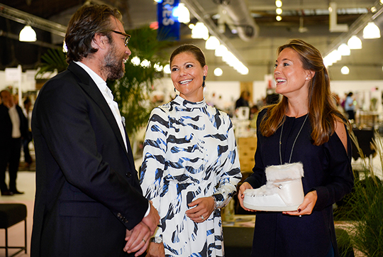 Vid besöket på Capsule Fashion Trade Show i New York träffade Kronprinsessan bland andra Peter Forsberg och Nicole Nordin som tillsammans äger företaget INUIKII Boots. 