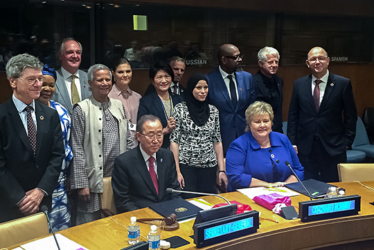 FN:s generalsekreterare Ban Ki-moon tillsammans med medlemmar av Sustainable Development Goals (SDG) Advocacy Group.