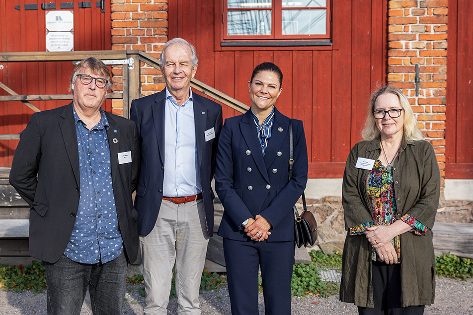 Kronprinsessan vid ankomsten till seminariet, tillsammans med Fredrik Gröndahl, KTH, Thomas Flinck, Expedition rädda Östersjön och Tina Elfwing, Östersjöcentrum.