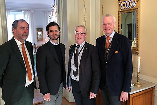 Prins Carl Philip tillsammans med landshövding Georg Andrén, universitetets prorektor Thomas Blom och Gastronomiska akademiens tf direktör Carl Jan Granqvist.