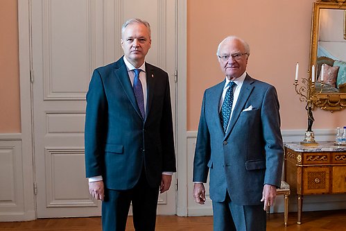 Kungen tillsammans med Sten Tolgfors, nytillträdd landshövding i Västra Götalands län. 