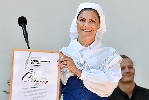 Kronprinsessan Victoria fick ta emot utmärkelsen Året Ölänning vid en ceremoni på Sollidens slott. 