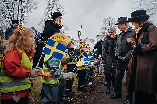 Kungaparet tillsammans med landshövding Helena Jonsson vid jubileumsbesöket i Jönköping.