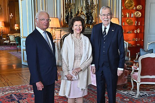 Kungaparet tillsammans med Österrikes president Alexander Van der Bellen. 