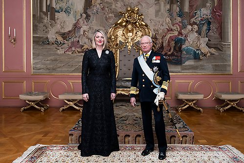 Kungen tar emot Serbiens ambassadör, Jelena Čukić Matić. 