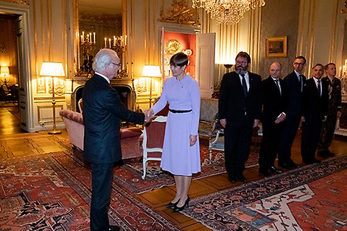 Kungen tar emot Estlands president Kersti Kaljulaid i Prinsessan Sibyllas våning på Kungliga slottet. 