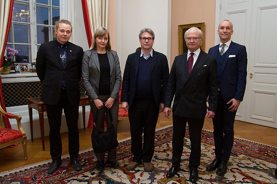 Kungen tillsammans med Felix Antman Debels, Anette Scheibe Lorentzi, Roger Mogert och Martin Schröder vid mötet på Kungl. Slottet.