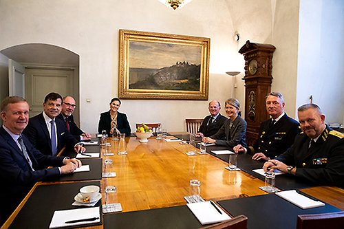 Kronprinsessan tillsammans med styrelsen för kronprinsessan Margaretas Landstormsfond. 
