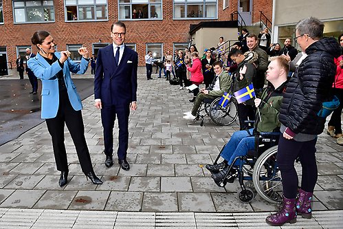 Kronprinsessan och Prins Daniel besökte Rinman gymnasiesärskola i Eskilstuna. 