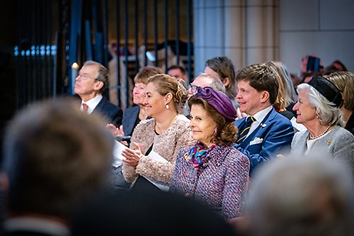 Drottningen vid biskopsvigning i Uppsala domkyrka. 