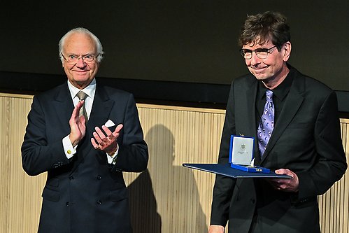 Kungen delade ut Crafoord-priset till professor Dolph Schulter. 
