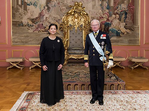 Kungen tillsammans med ambassadör Lourdes Victoria-Kruse från Dominikanska Republiken. 