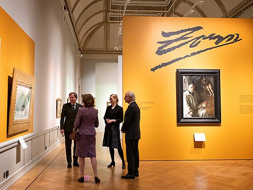 Kungaparet besöker utställningen "Zorn – en svensk superstjärna" som visas på Nationalmuseum. Foto: Sara Friberg/Kungl. Hovstaterna