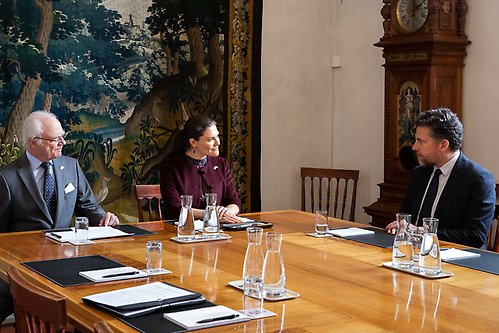 Kungen och Kronprinsessan i möte med Migrationsverkets generaldirektör. 