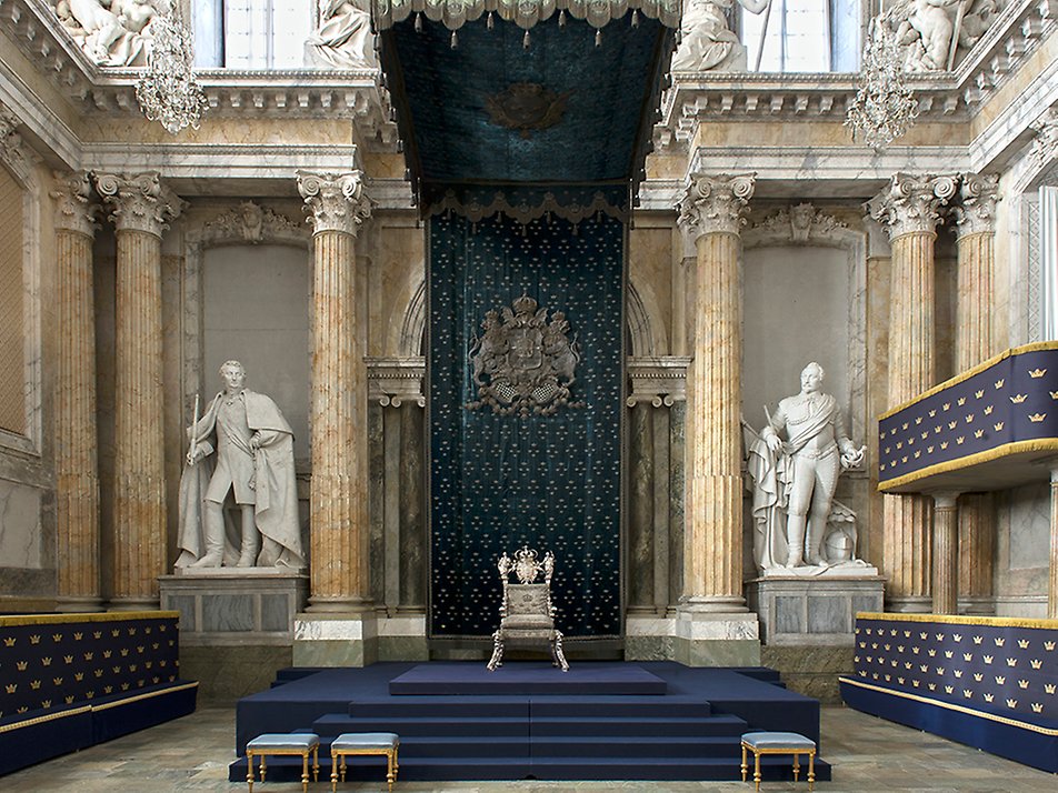 I Rikssalen på Kungliga slottet står två kolossalskulpturer föreställande Gustav II Adolf och Karl XIV Johan och är utförda av Johan Niklas Byström på 1840-talet.