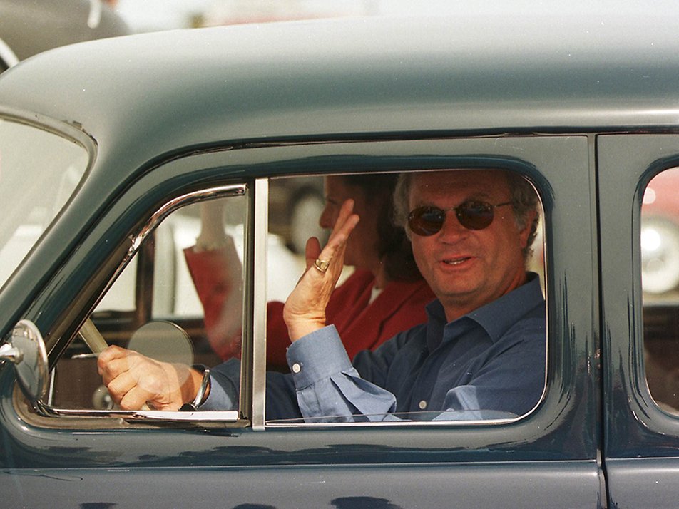 The King in his 1946 Volvo PV60 during the King's Rally on Öland in 1998. 