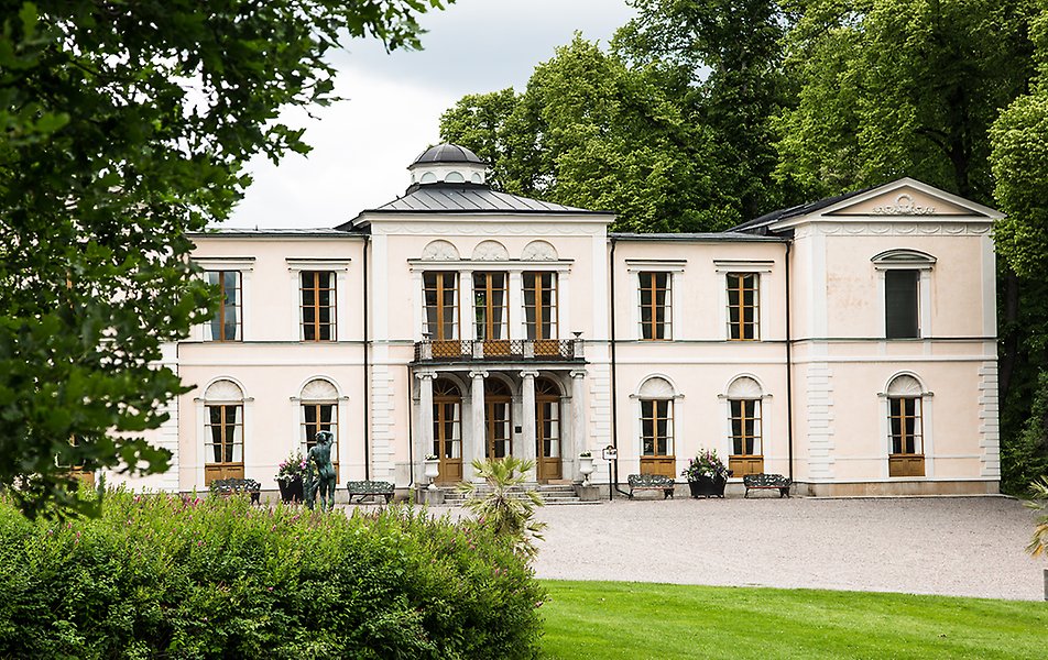 Rosendal Palace is on Royal Djurgården, and was built in the 1820s for King Karl XIV Johan. Rosendal was a summer palace to which he withdrew to enjoy the summer on Djurgården. 