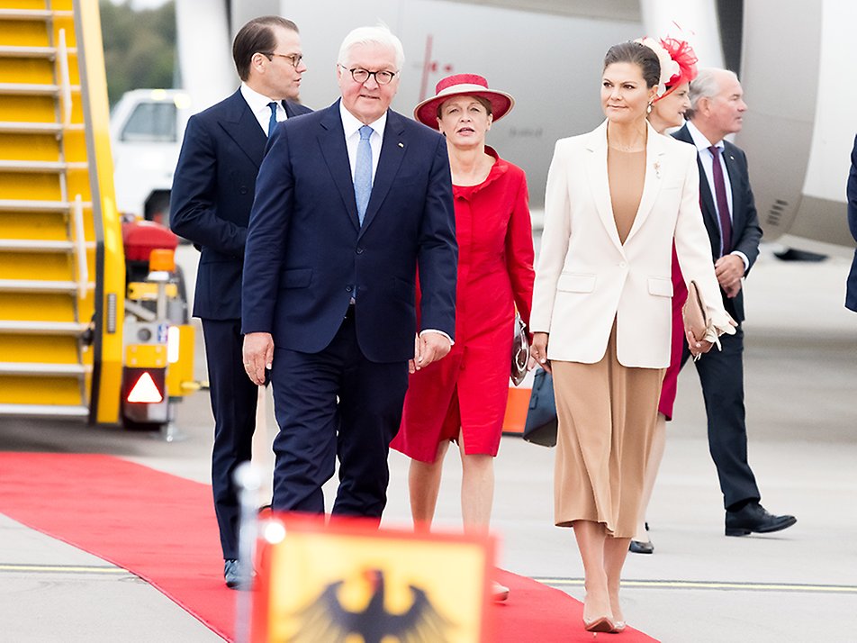 Statsbesök från Tyskland, september 2021. Kronprinsessan välkomnar presidenten vid ankomsten till Sverige.
