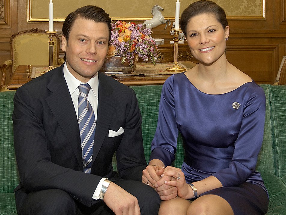 Kronprinsessan och herr Daniel Westling i samband med eklateringen av parets förlovning år 2009.