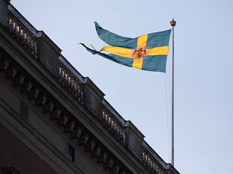 Den tretungade kungliga flaggan har hissats på Kung. Slottet varje dag sedan 1873.