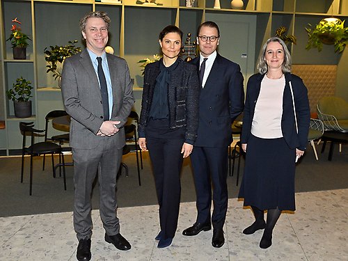 Göran von Sydow, direktör Sieps, Kronprinsessparet och Patricia Wadensjö, redaktör Sieps. 