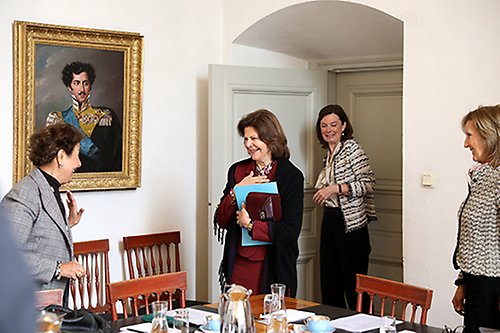 Drottningen i möte med Mentor International på Kungliga slottet. 