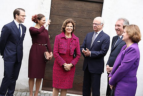 Kungaparet och Kronprinsessparet tillsammans med Paus borgmästare François Bayrou och fru Elisabeth Perlant. 