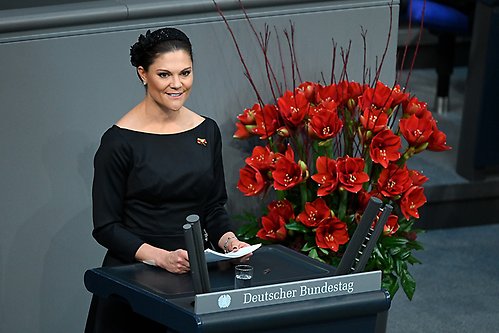 Kronprinsessan talar i förbundsdagen i Berlin. 