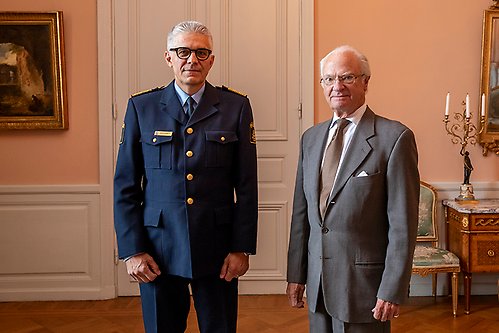 Kungen tillsammans med rikspolischef Anders Thornberg. 