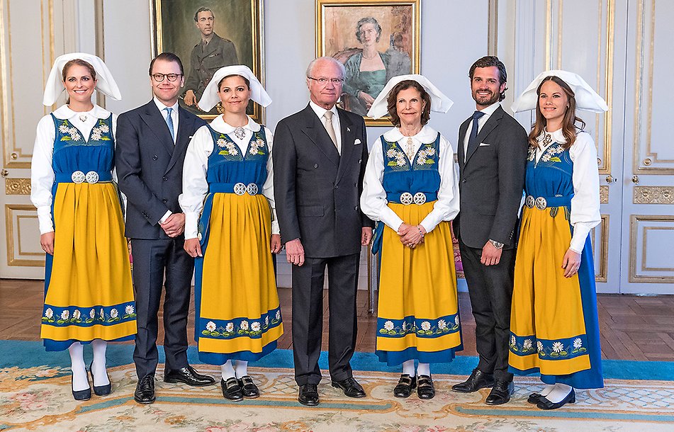 Kungafamiljen vid mottagningen på Kungliga slottet.