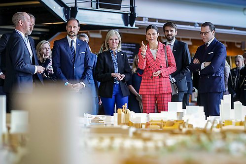 På Lindholmen Science Park fick Kronprinsessparet och Kronprins Haakon en presentation av det framtida Göteborg.