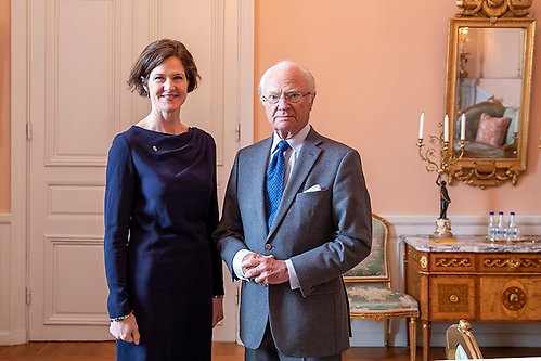 Kungen tillsammans med Anna Kinberg Batra, nytillträdd landshövding i Stockholms län. 