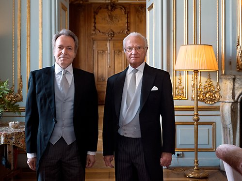 Kungen tillsammans med ambassadör Andreas Fryganas vid audiensen på Kungl. Slottet.