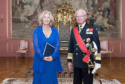 Kungen tillsammans med Tysklands ambassadör Anna Elisabeth Prinz. Under audiensen bar Kungen storkorset av Förbundsrepubliken Tysklands förtjänstorden.